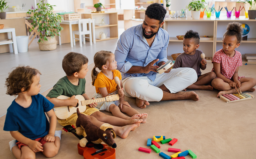 Zweckverband – Gruppe von Kindern, Betreuer der musiziert